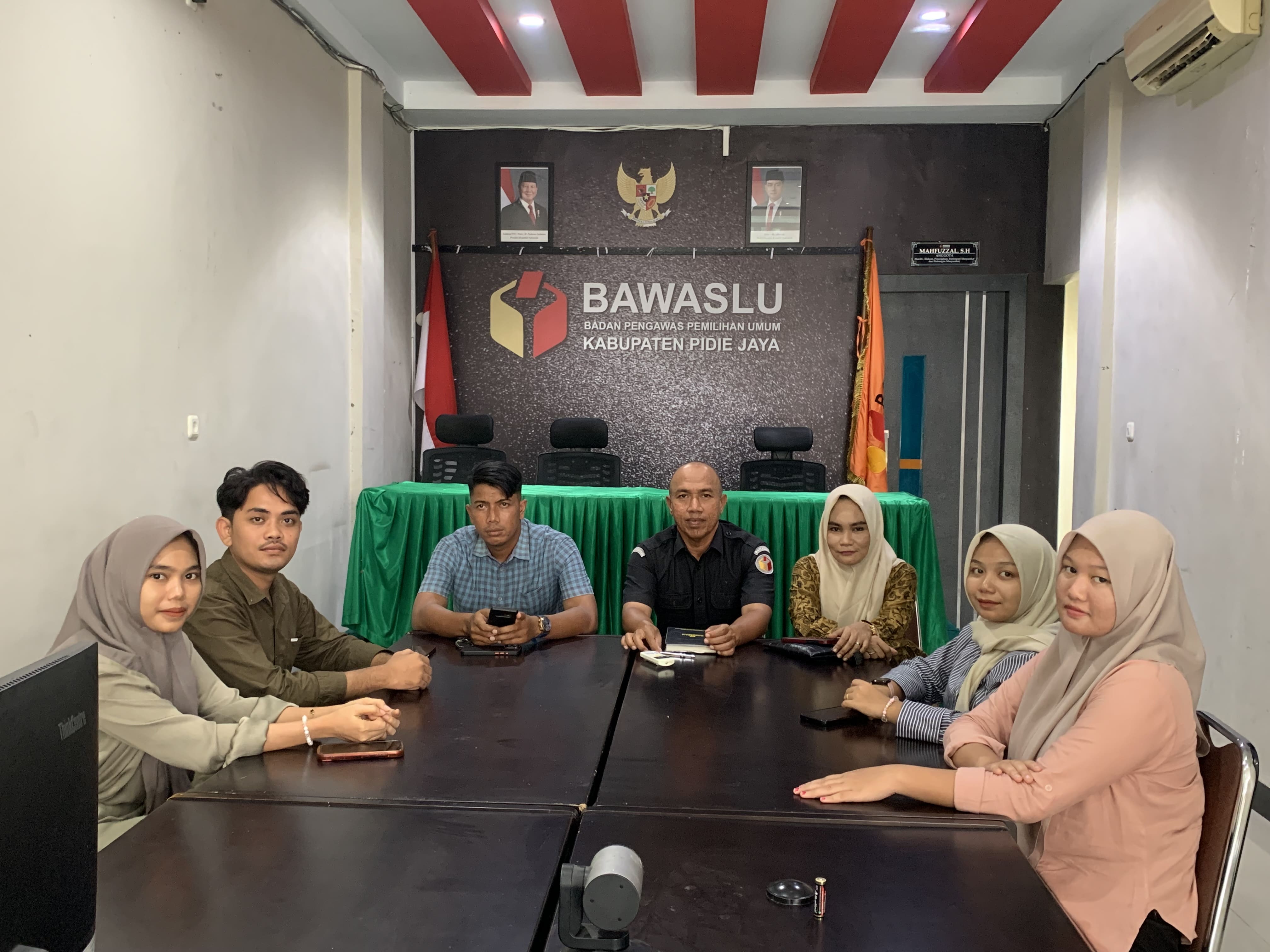 Bawaslu Pidie Jaya mengikuti zoom meeting “Seminar Nasional Literasi Pengawasan Pemilu dan Peluncuran Katalog Buku Bawaslu”