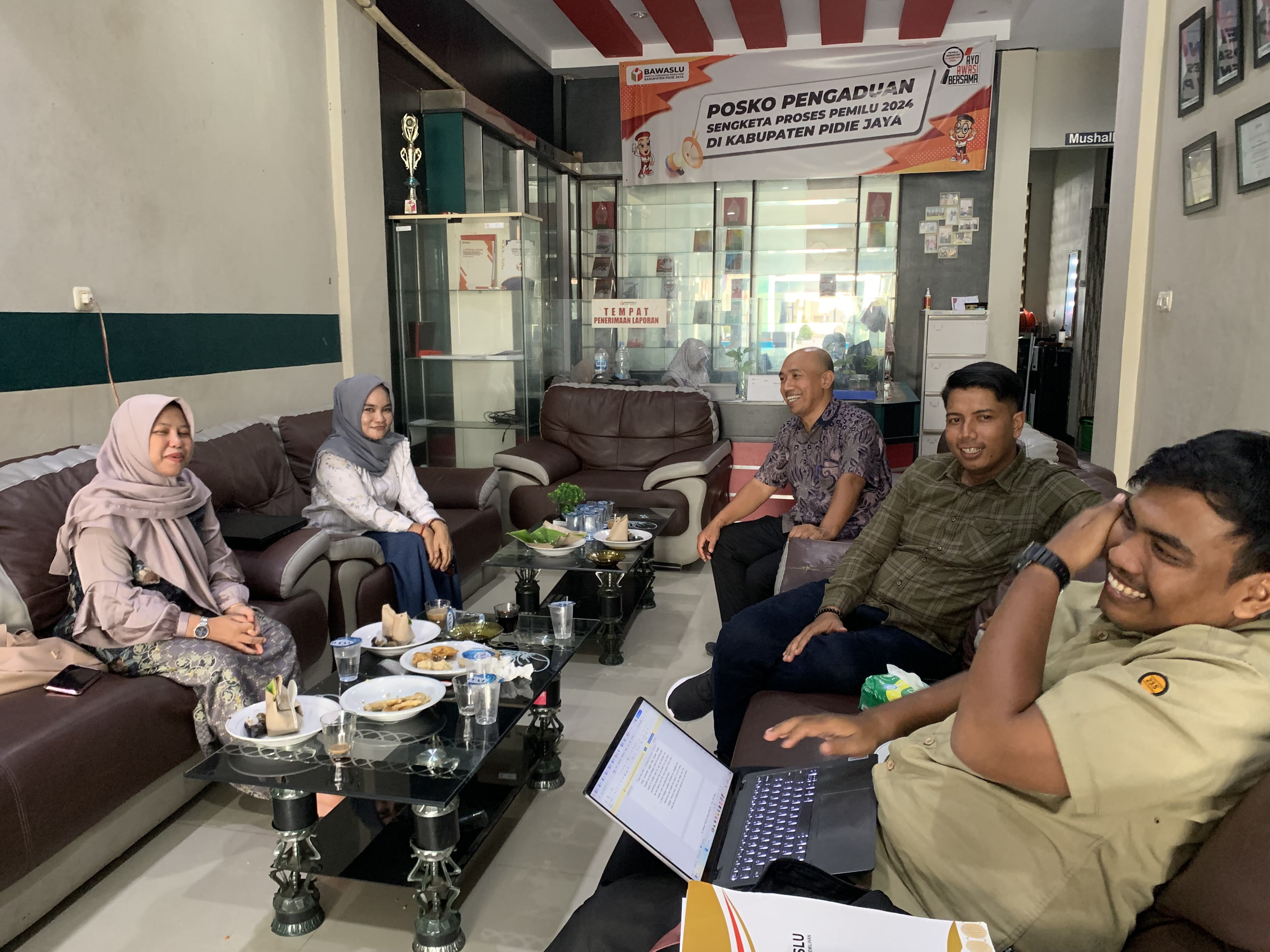 Bawaslu Provinsi Aceh Lakukan Monitoring dan Evaluasi Produk Hukum di Bawaslu Kabupaten Pidie Jaya