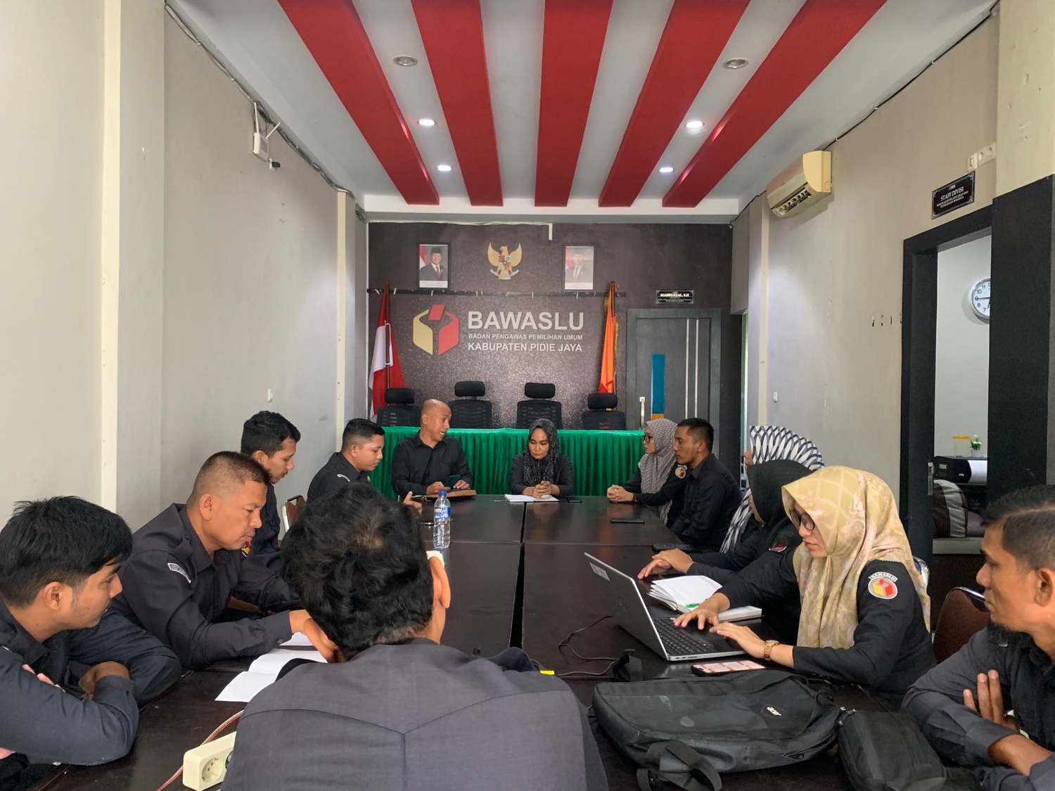 Rapat Evaluasi Kinerja Tahun 2025 dan  Rapat Kerja Awal Tahun 2026 Di Lingkungan Bawaslu Kabupaten Pidie Jaya.