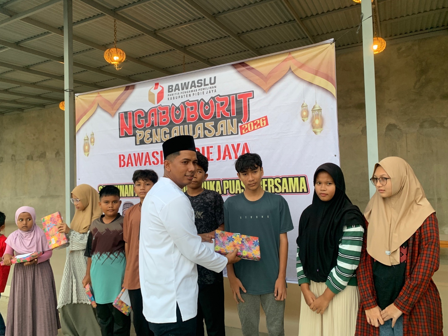 Ngabuburit Pengawasan 2026: Bawaslu Pidie Jaya Gelar Buka Puasa Bersama dan Santunan Anak Yatim