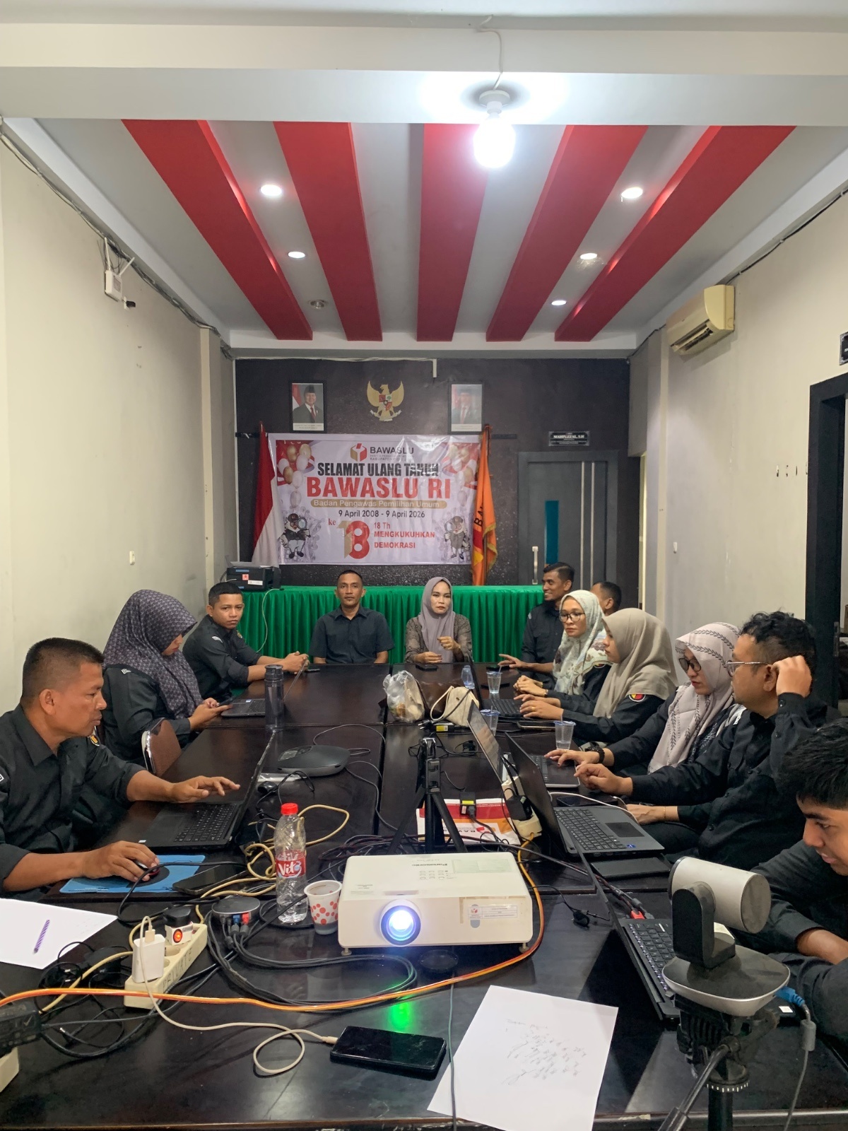 Bawaslu Pidie Jaya mengikuti zoom terkait Rapat Evaluasi SKP