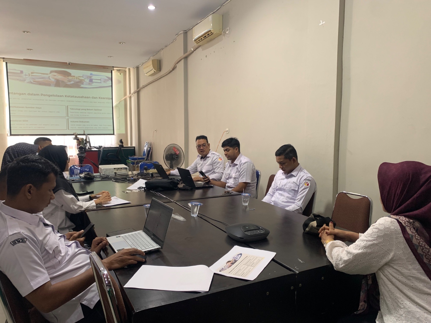 Rapat Pengelolaan Ketatausahaan Dan Kearsipan Bawaslu Kabupaten Pidie Jaya. Rabu 13/05/2026.