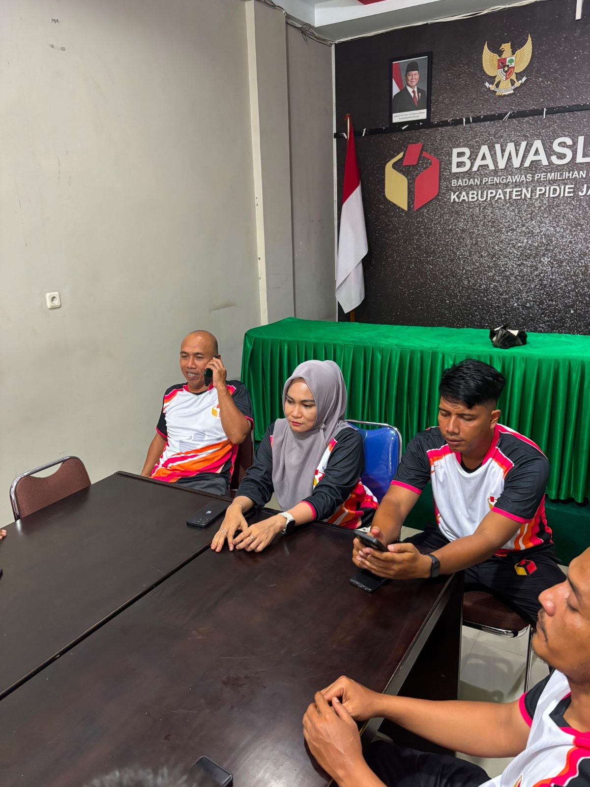 Penguatan Sinergi Pengawasan Melalui Rapat Mingguan Bawaslu Pidie Jaya
