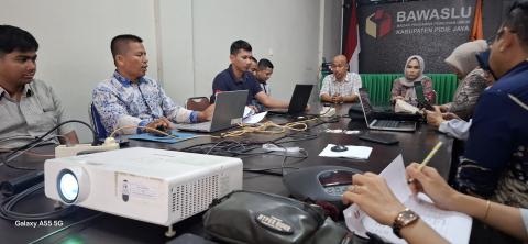 Bawaslu Pidie Jaya melaksanakan Rapat Pengelolaan Dan Pelayanan Data Dan Informasi Publik Bawaslu