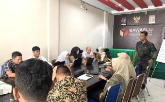 Bawaslu Pidie Jaya Gelar English Day dalam Program Jum’at Sehati
