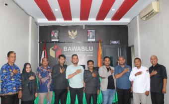 Komisi Independen Pemilihan (KIP) Koordinasi Data Pemilih Berkelanjutan Tahun 2025 di Kantor Bawaslu Pidie Jaya