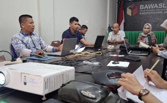 Bawaslu Pidie Jaya melaksanakan Rapat Pengelolaan Dan Pelayanan Data Dan Informasi Publik Bawaslu