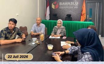 Bawaslu Pidie Jaya Ikuti Zoom Meeting tentang Hubungan Media dan Penulisan Siaran Pers Standar Media Mainstream